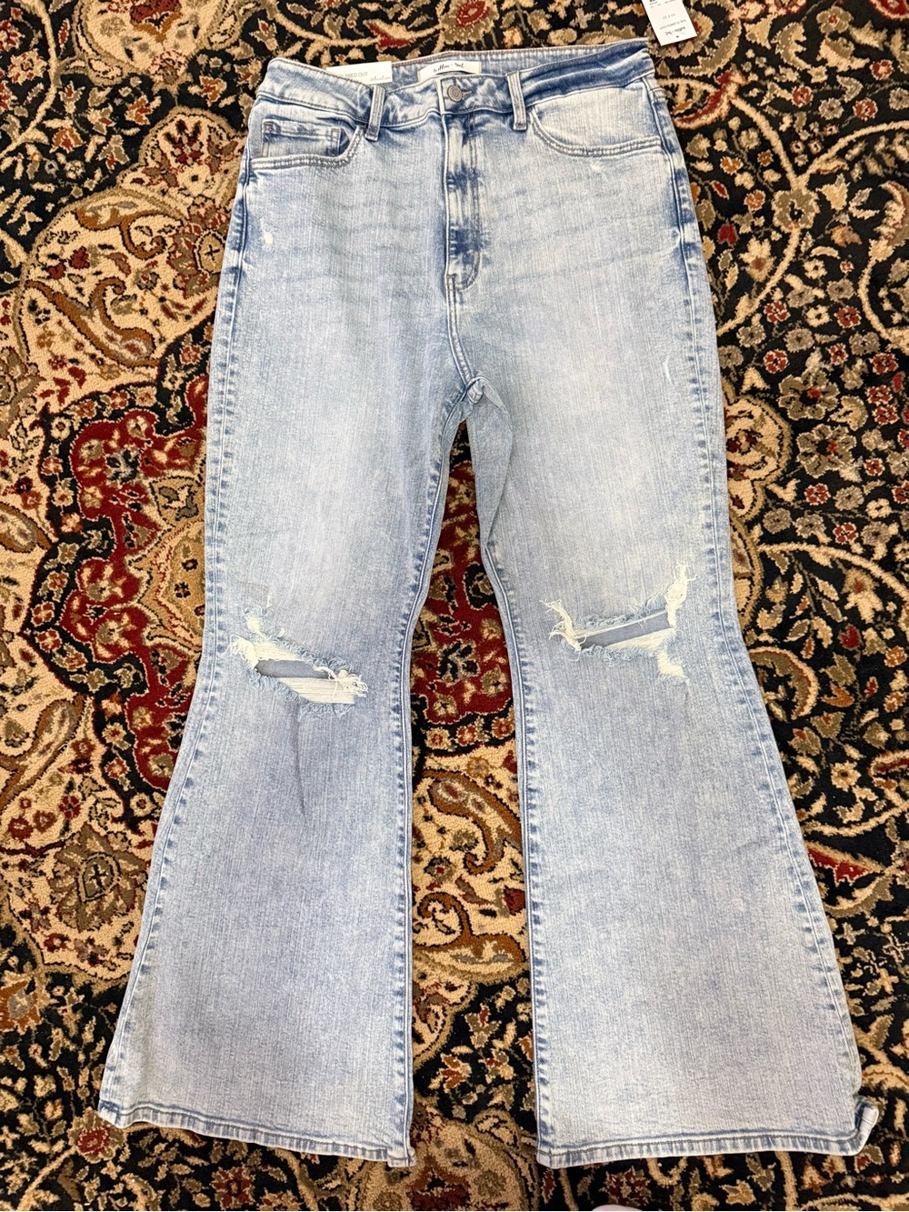 33x32 NWT Women’s Willow Root “The Flared Out” light wash Distressed Flare Jeans